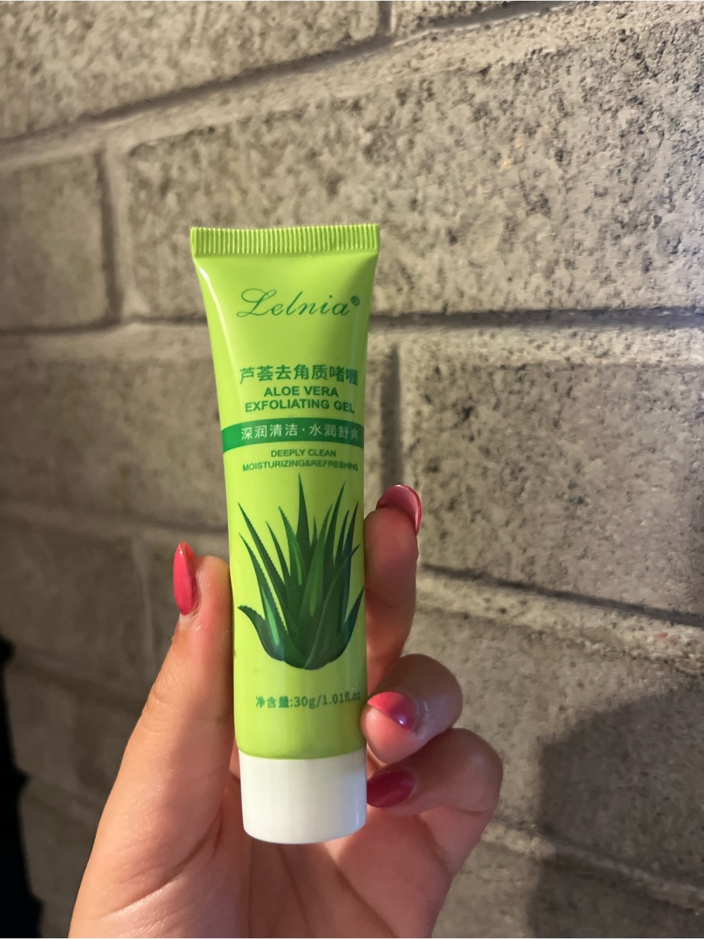 Lelnia Aloe Vera Exfoliating Gel - Green